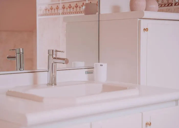 Cour 44 - De Charme Avec Sauna Et Jacuzzi *