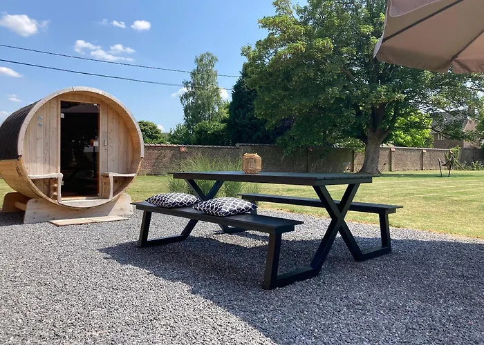 Cour 44 - De Charme Avec Sauna Et Jacuzzi *