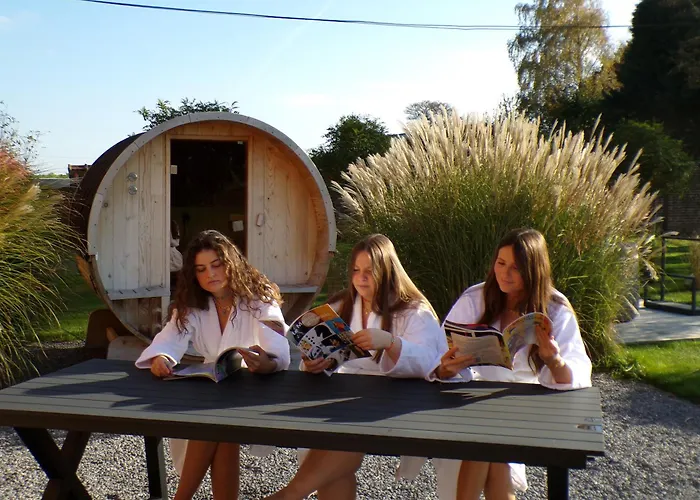 Cour 44 - De Charme Avec Sauna Et Jacuzzi *