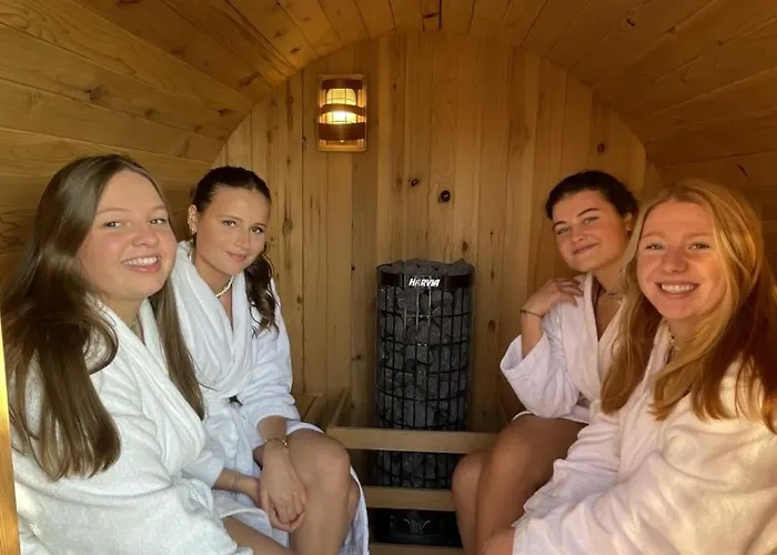 Cour 44 - De Charme Avec Sauna Et Jacuzzi *